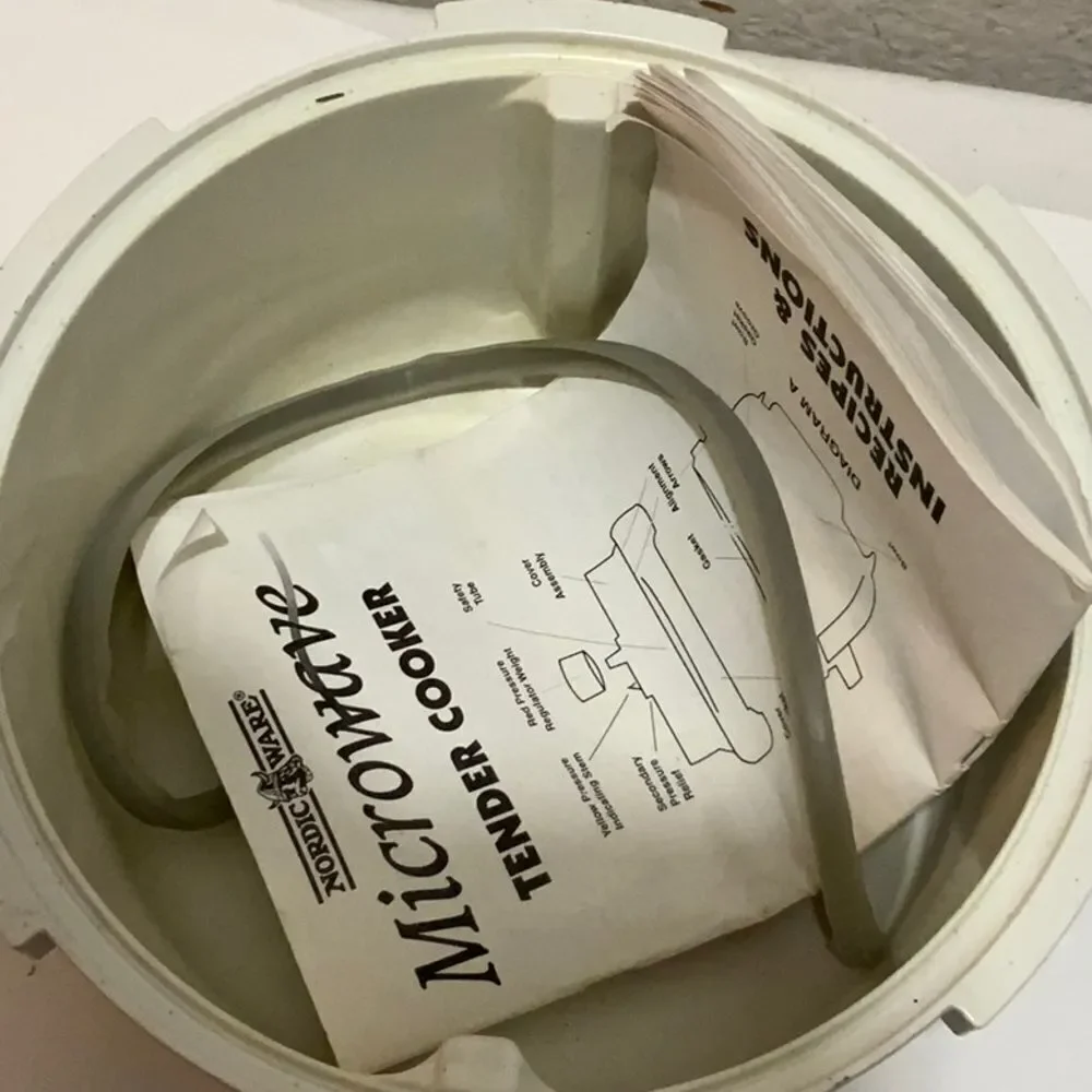 Nordic Ware · Tender Cooker 2.5 qt